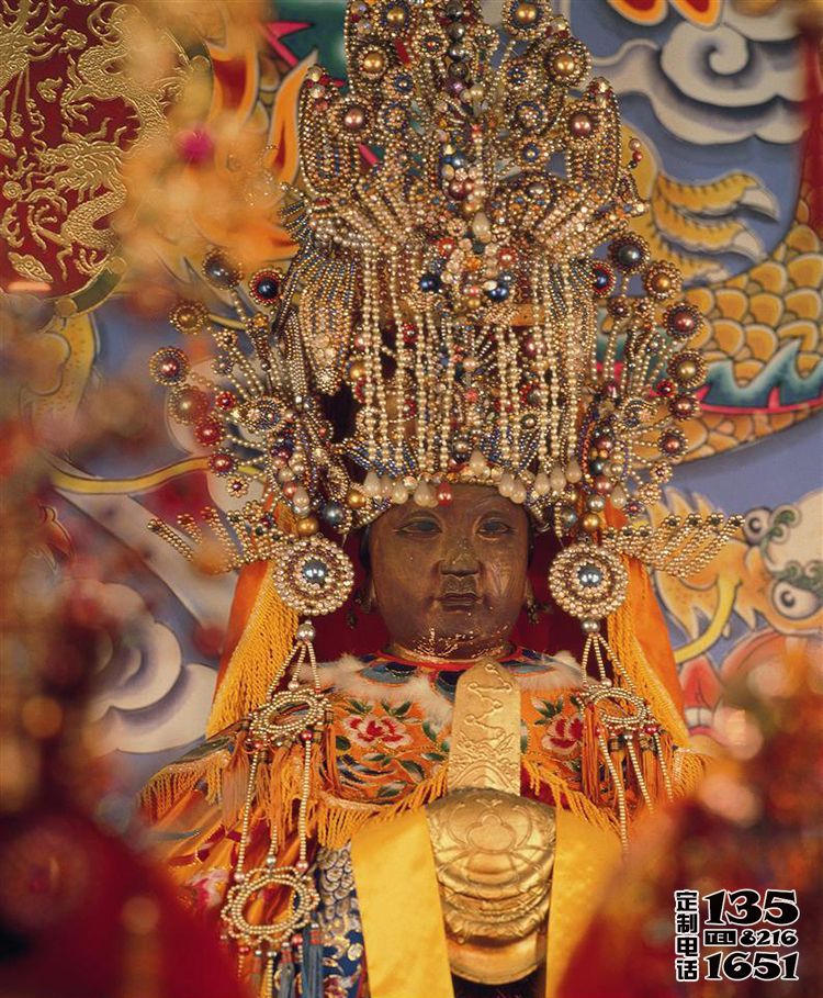 寺廟景區(qū)擺放玻璃鋼彩繪女?huà)z娘娘雕塑 寺廟景區(qū)擺放玻璃鋼彩繪女?huà)z娘娘雕塑